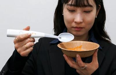 ژاپنی‌ها برای کاهش استفاده از نمک قاشق با طعم نمک ساختند!