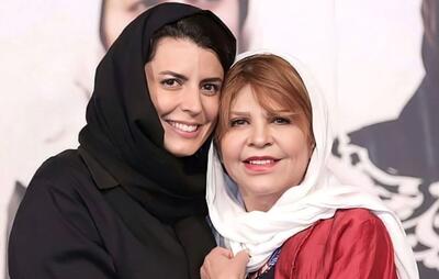 عکس/لبخند لیلا حاتمی در مراسم یادبود مادرش | اقتصاد24