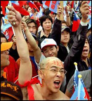 ۸ فروردین ـ ۲۸ مارس ـ تظاهرات نیم میلیون نفری اعتراض به انتخابات جزیره تایوان