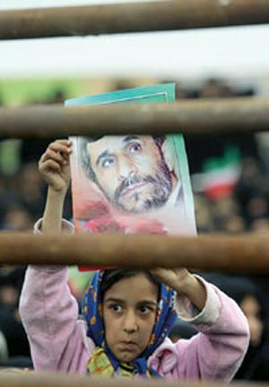 احمدی نژاد؛مردی از میان مردم