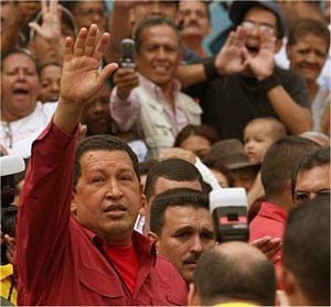 ۴ دسامبر ۲۰۰۶ ـ چاوز پیروز در فولکس واگن قدیمی خود