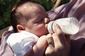 اهمیت تغذیه با شیر مادر