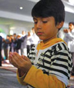 راه های ترغیب و تشویق نوجوانان و جوانان به نماز و عبادت