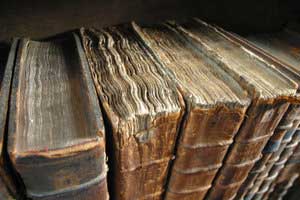 آیا می‌دانید کامل‌ترین‌ کتاب‌ پزشکی‌ قدیمی‌ چه نام دارد؟