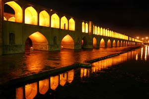 پل سی و سه پل - از بناهای مشهر اصفهان