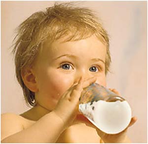 کودکان خود را اسیر شیر‌خشک نکنید