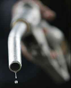 صلح جهانی عاملی کلیدی در تعدیل بازار بنزین
