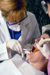 مقایسه‌ میزان‌ عدم موفقیت‌ بی‌حسی‌ موضعی‌ در دندانهای‌ آسیای ‌اول‌ فک‌ بالا و پایین‌
