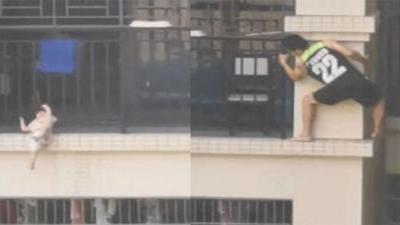 فیلم| نجات کودک آویزان از طبقه هفتم