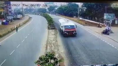فیلم| تصادف مرگبار موتور با کامیون
