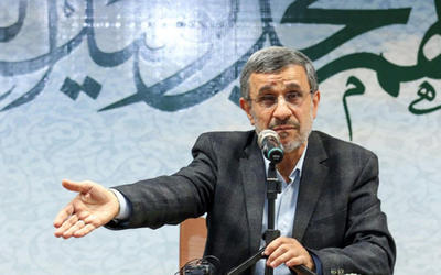 احمدی‌نژاد، مردی که زیاد می‌داند!