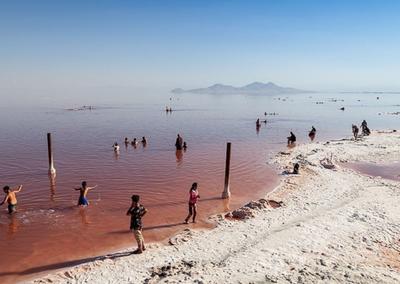 وضعیت قرمز دریاچه ارومیه (عکس)