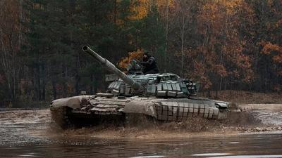 سرباز اوکراینی برای روشن کردن تانک غنیمتی روس با خدمات پشتیبانی روسیه تماس گرفت