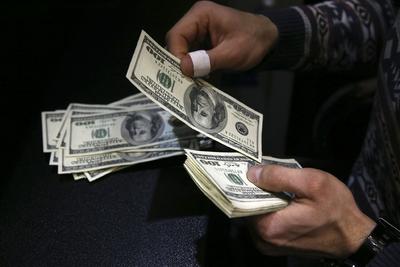 دلار تهران از سلیمانیه و دبی فاصله گرفت