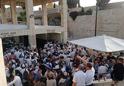 تعرض ۲۵۰ شهرک‌نشین اسرائیلی به مسجد الاقصی در روز «راهپیمایی پرچم» / یک عضو تندرو کنست و یک خاخام تندرو هم وارد مسجد الاقصی شدند
