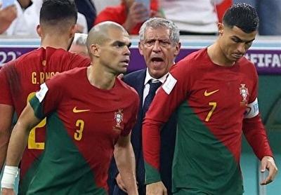 روزنامه پرتغالی: رونالدو پس از تعویض در بازی کره جنوبی بر سر سرمربی فریاد زد / او تهدید کرد که اردوی تیم را ترک می‌کند / سانتوس هم با ابراز نارضایتی از رونالدو، در بازی سوئیس او را ۷۳ دقیقه روی نیمکت نشاند