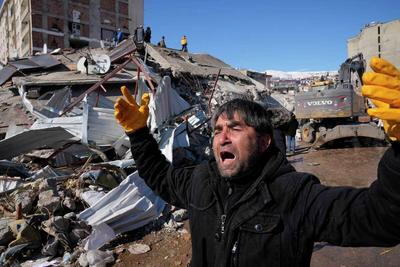 ترکیه: تعداد کشته‌های زمین‌لرزه به ۱۲ هزار نفر و زخمی‌ها به ۶۳ هزار نفر رسید