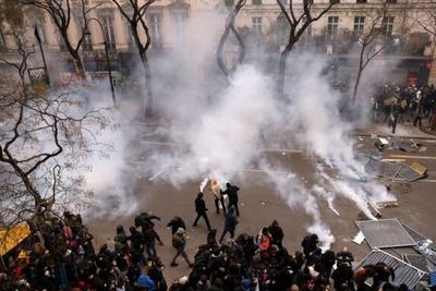ویدئویی تکان دهنده از اعتراضات فرانسه