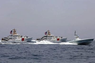مقابله ناوگان انگلیس و آمریکا با قایق‌های نظامی ایران!