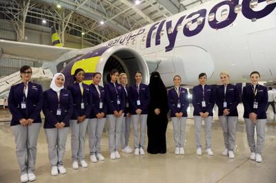 (عکس) نخستین پرواز با خلبان و خدمه زن در عربستان
