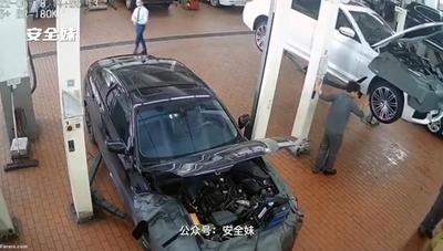 (ویدئو) حادثه وحشتناک در تعمیرگاه مکانیکی خودرو