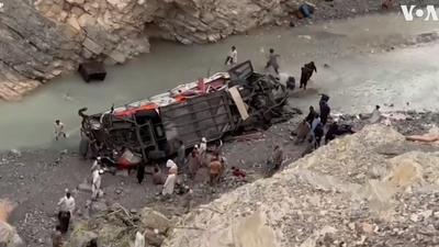 (ویدئو) ۳۳ کشته و زخمی بر اثر سقوط اتوبوس به دره