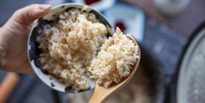 آیا برنج قهوه‌ای واقعا سالم‌تر از برنج سفید است؟