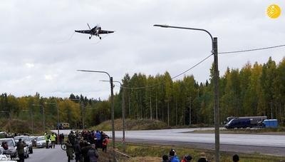 (ویدئو) جنگنده‌های فنلاند فرود اضطراری در جاده را تمرین کردند