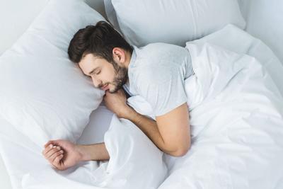 ۱۷ راهکار ساده برای تنظیم و مدیریت خواب/ اگر در تعطیلات نوروز زیاد می‌خوابید بخوانید