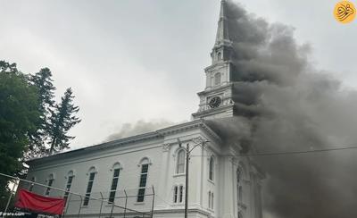 (ویدئو) آتش سوزی مهیب یک کلیسای تاریخی پس از اصابت صاعقه
