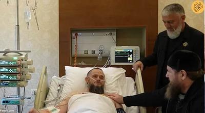 (ویدئو) رهبر چچن در بیمارستان از عموی بیمار خود عیادت کرد