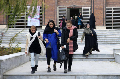 مصائب دانشجویان بعد از اعتراضات ۱۴۰۱؛ از تذکر حجاب به همه دانشجویان تا نظارت بر زندگی شخصی