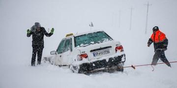 برف و باران در جاده‌های ۱۹ استان/ انسداد ۴۵ جاده به علت شرایط جوی و کاهش ایمنی‌‌