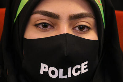 تصاویر | حرکات نمایشی زنان پلیس با اسلحه در تهران