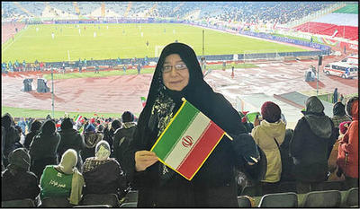 گزارشی متفاوت از حضور مادربزرگ‌های دوست‌داشتنی در ورزشگاه آزادی برای تشویق تیم ملی
