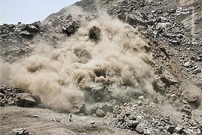 تصاویر هولناک از ریزش کوه در جاده منتهی به بندر خمیر