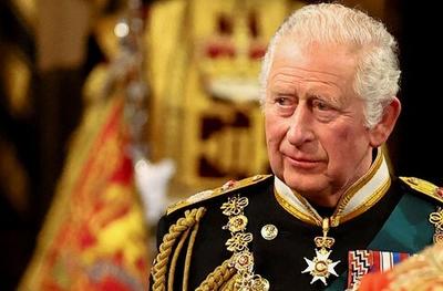 ببینید | اولین تصاویر از چاپ پاکت‌های نامه با مهر شاه جدید بریتانیا