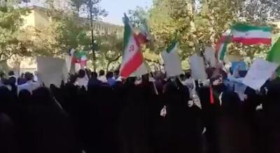 ببینید | تجمع دانشجویان در دانشگاه تهران؛ شنبه ۹ مهر ۱۴۰۱