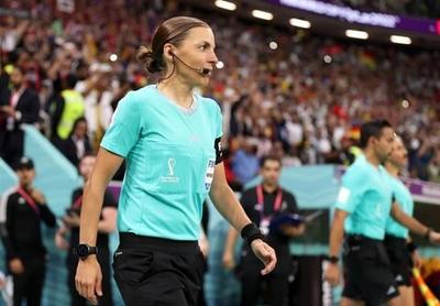 تصاویر | لحظه تاریخی قضاوت زنان در جام‌ جهانی مردان | تیم داوری خانم‌ها اینگونه وارد میدان شدند