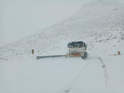 ببینید | بارش سنگین برف جاده جدید طالقان را مسدود کرد