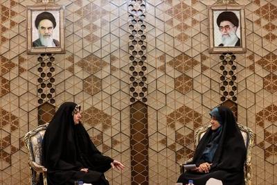تصاویر | پوشش متفاوت نماینده زن پارلمان عراق در تهران | حجاب او در بغداد را هم ببینید