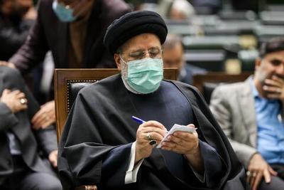 تصاویر حرکت غیرمنتظره و متفاوت رئیسی در دانشگاه تهران | واکنش فوری دانشجویان