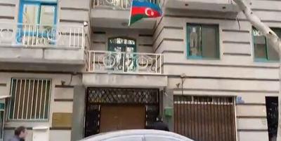 اولین تصاویر حمله خونین و مسلحانه به سفارت آذربایجان در تهران | تصویر جسد فرد کشته شده در تیراندازی