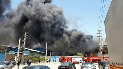 نخستین تصاویر از آتش‌سوزی انبار چسب بازار تهران | توضیحات سخنگوی سازمان آتش‌نشانی