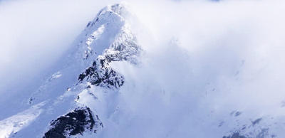 کولاک گروه امداد و نجات کوهستان را در علم کوه گرفتار کرد