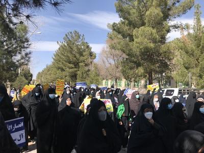 نمازگزاران تهرانی در حمایت از مردم مظلوم یمن راهپیمایی کردند
