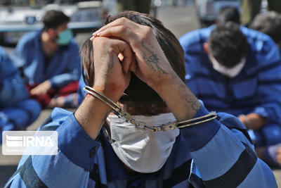 عاملان شرارت در اتوبان سعیدی دستگیر شدند/کشف ۸۹ طاقه پارچه قاچاق در مرکز تهران