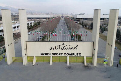 اعتراض هواداران به وضعیت بلیط‌فروشی در ورزشگاه آزادی/عکس