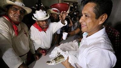 چرا بالاترین مقام شهری در مکزیک با یک تمساح ازدواج کرد؟