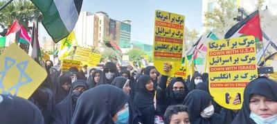 شعارها و پلاکاردهای مردم تهران در تجمع ضداسرائیلی + عکس ها